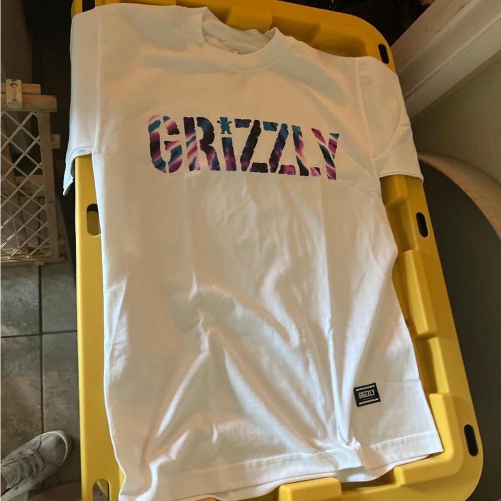 Men’s grizzly grub tshirt small